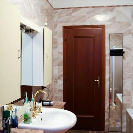 La Perla Guest house