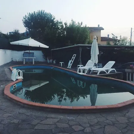 La Perla Guest house *